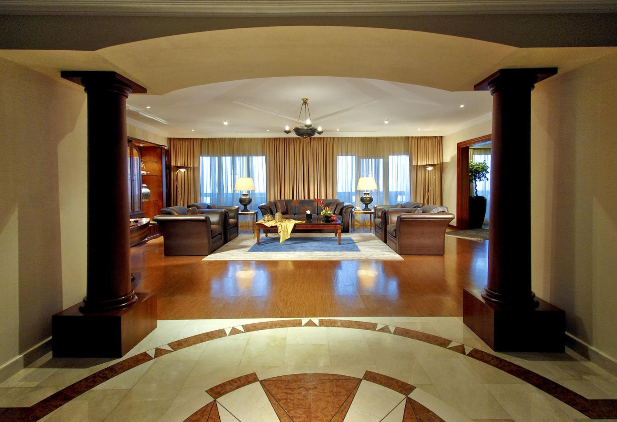 Ajman Hotel & Villas By Blazon Hotels Exterior foto Presidential Suite